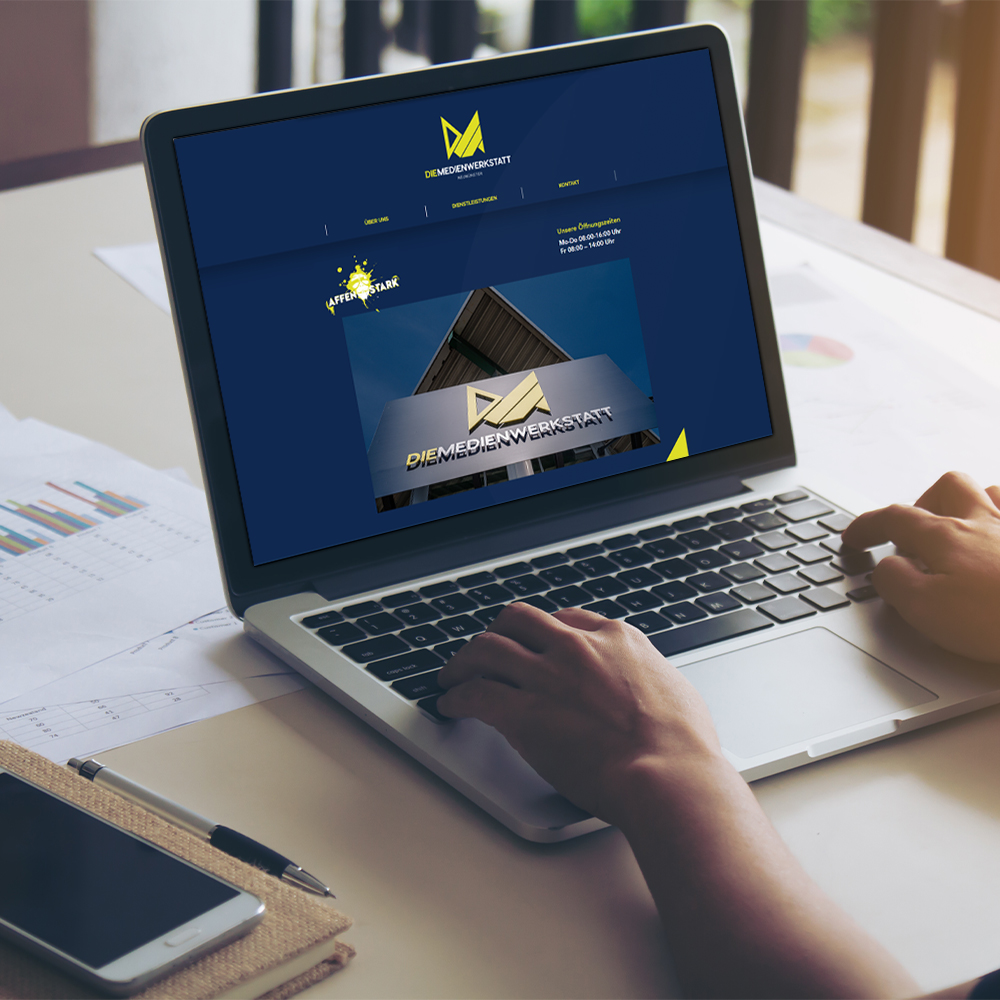 Website-Entwurf für Die Medienwerkstatt auf einem Laptop